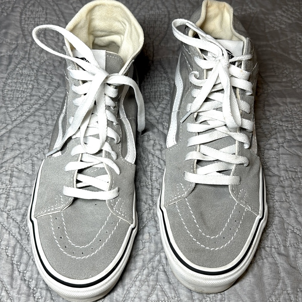 Vans Sk8-hi top cloth and suede sneakers. Worn 2-3x. EUC.